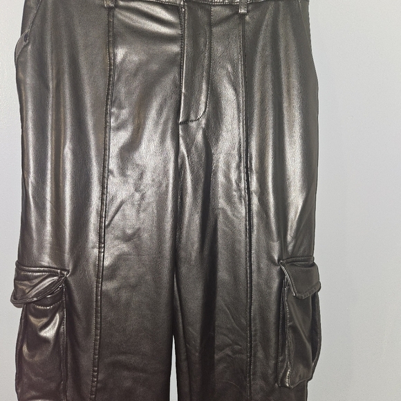 Forever 21 Womans Faux Leather Pants Size S - Picture 2 of 12